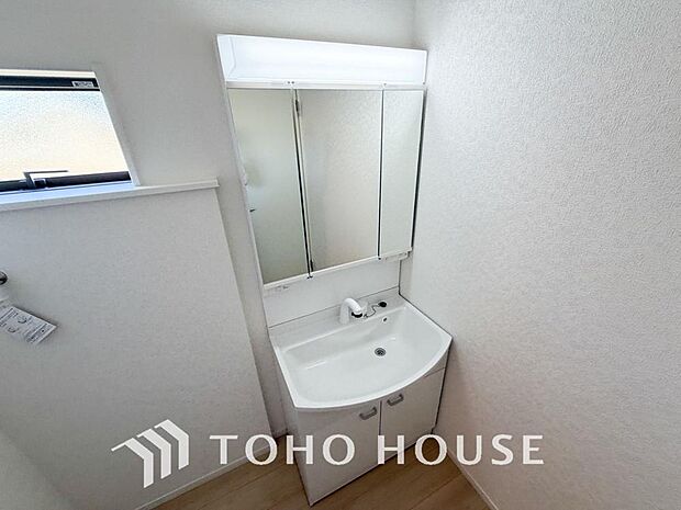 平日の朝であっても、落ち着きとくつろぎを感じられる空間。気持ちよく身だしなみを整えられます。