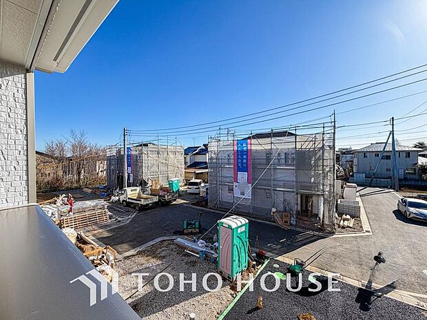 豊かな陽光に照らしだされる素敵な空間。季節を問わず華やいだ素敵な風景をお楽しみいただけます。