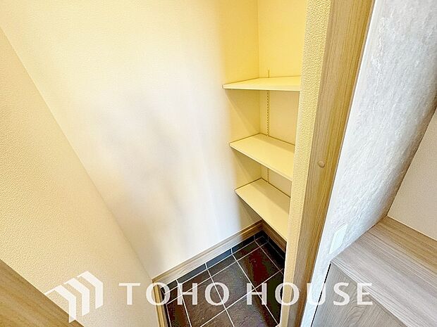 毎日みんなを見送り、そして迎え入れる場所だから。帰りたくなる家をテーマに設計した、自慢の玄関です。