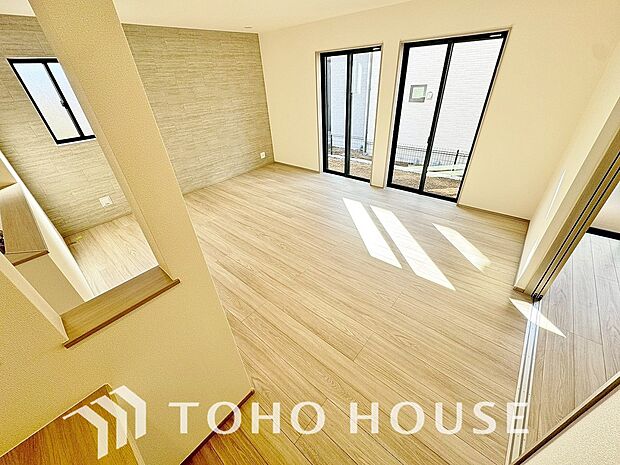 作り手の「気持ちの良いリビングでお過ごししていただきたい」という思いを感じさせます。