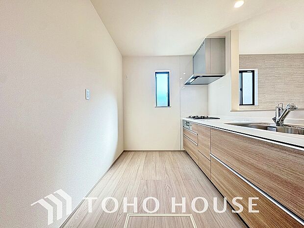 広々キッチンを採用。みんなで作った料理を召し上がりながらの会話は、どのような物になるのでしょうか。