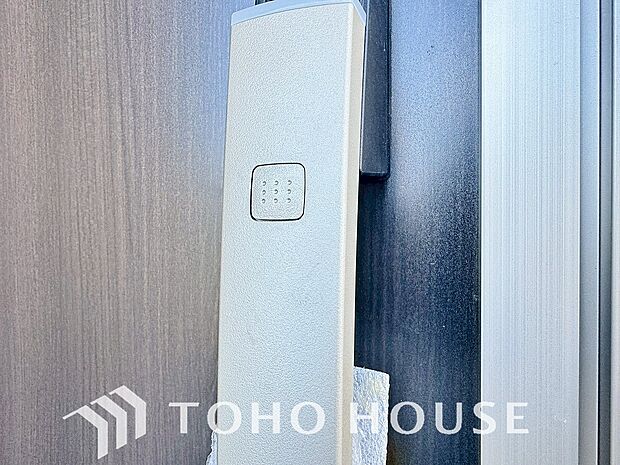 合鍵防止・オートロック設定など防犯性も高く、手がふさがっていても開錠できるスマートキー。