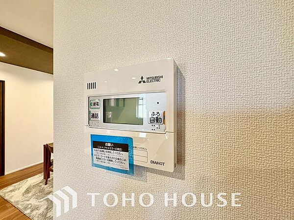 スイッチ1つで一定量の湯を浴槽に張ったり、保温や追い焚きをすることができる機能は何かと便利。