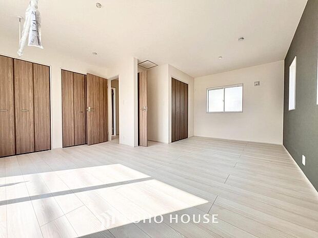 一日の疲れを癒やしてくれる主寝室。時を忘れて過ごす場所として過ごせるお部屋。