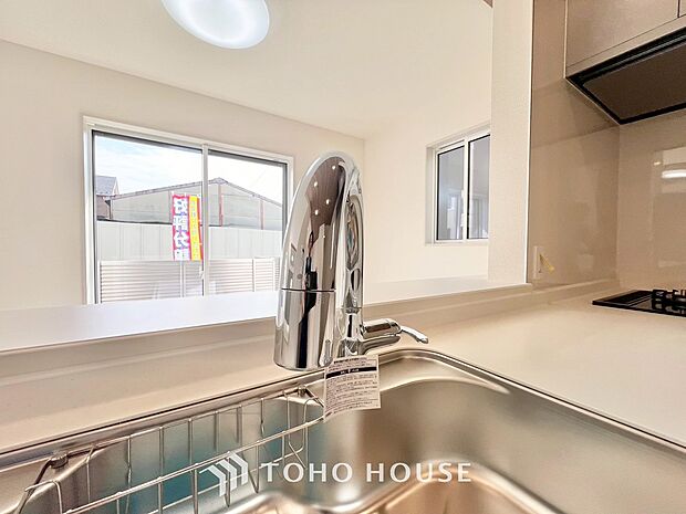 浄水器ボタンひとつで浄水と原水に切り替えられる浄水器一体型水洗を使用。