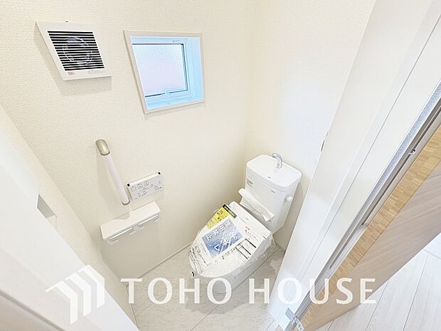 清潔な空間であって頂けますように、目に留まるだけではなく汚れをふき取り易いフロアと壁紙をチョイス。