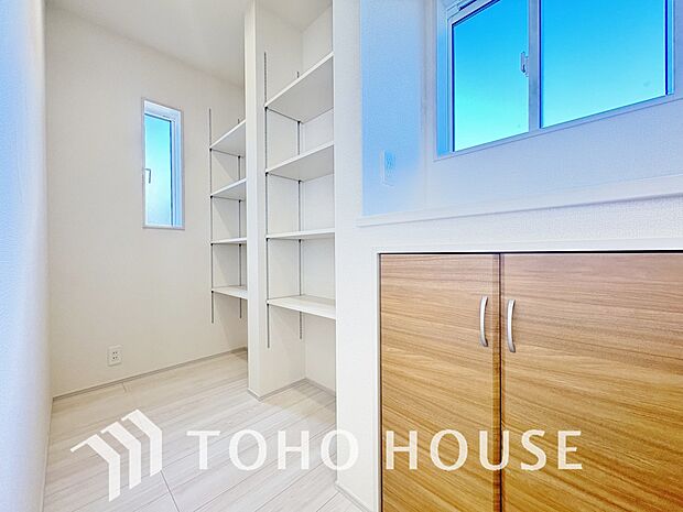 お子様のおもちゃやゴルフバック等、大きなお荷物をお持ちの方やお荷物が多い方でも安心のスペースです。