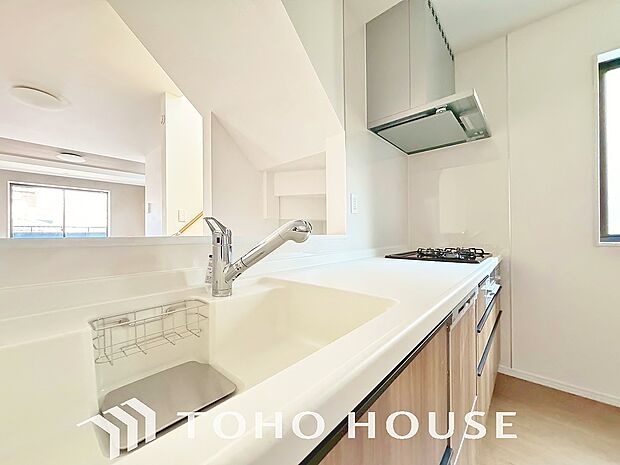 浄水器。ボタンひとつで浄水と原水に切り替えられる浄水器一体型水栓を使用。