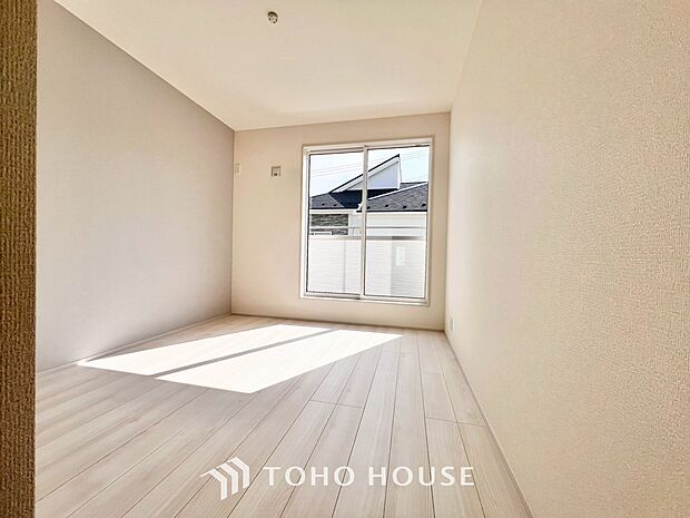 一日の疲れを癒やしてくれる主寝室。時を忘れて過ごす場所として過ごせるお部屋。