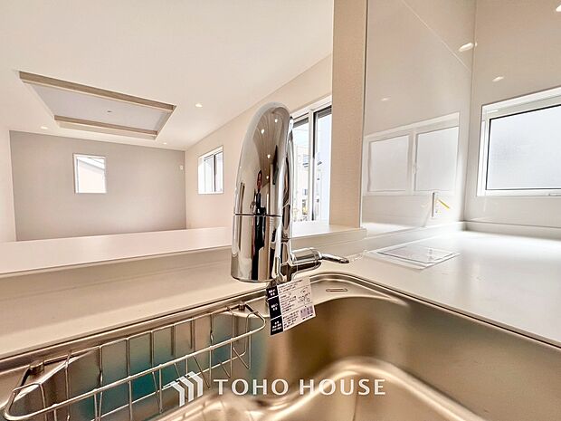 浄水器ボタンひとつで浄水と原水に切り替えられる浄水器一体型水洗を使用。