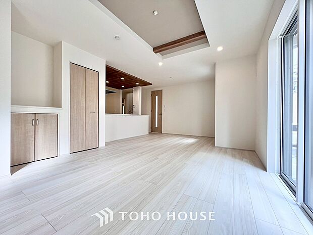 光と風があふれる開放的なリビングダイニングには自然と家族みんなが集まってきます。