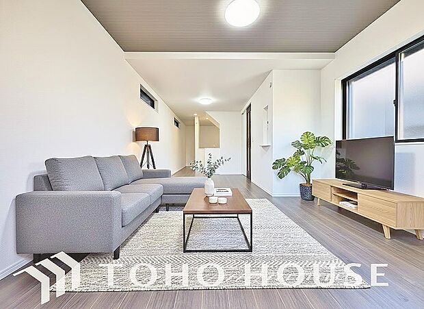 家族皆が集まる場所だからこそ、一番明るく使い勝手のいい空間に仕上げております。CGによるイメージ写真です。