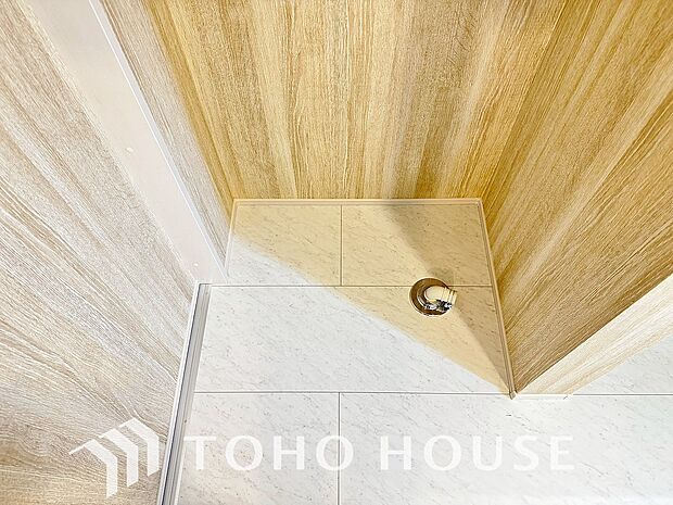 洗濯機を配置しても十分な余裕があり、洗濯や乾燥作業を快適に行えるスペースを確保しております。