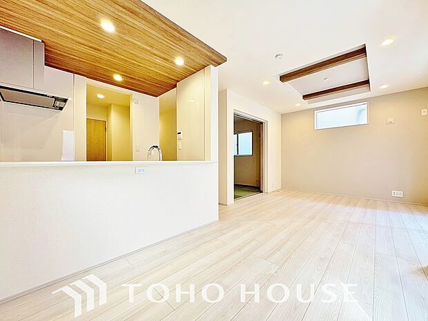 造りこんだ空間演出の妙が生み出す光と質のハーモニーはこの住宅のクオリティの良さを実感させてくれます。