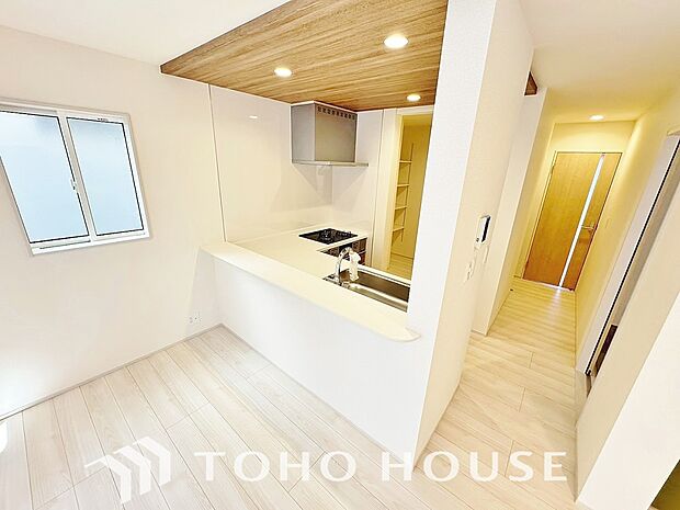 広々キッチンを採用。みんなで作った料理を召し上がりながらの会話は、どのような物になるのでしょうか。