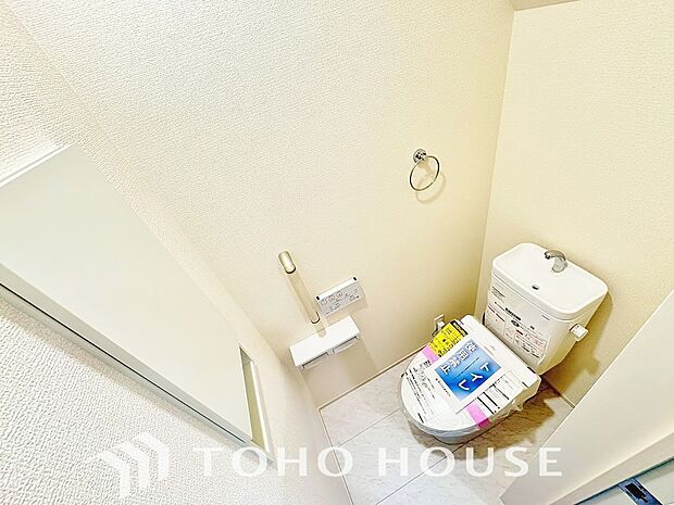 清潔な空間であって頂けますように、目に留まるだけではなく、汚れをふき取り易いフロアと壁紙をチョイス。