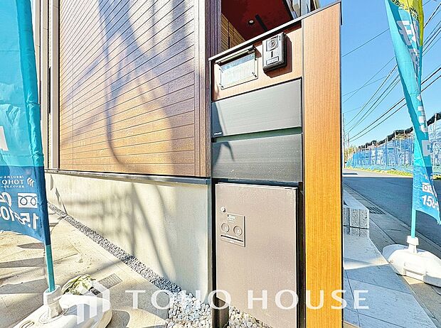 宅配ボックスは、ネットショッピングなどによって増加傾向の小型のお届け物の受け取りにができて便利です。