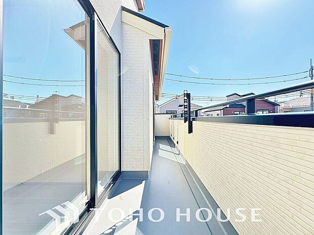 陽光に愛され、環境に恵まれ、家族に包まれた邸宅は、どんなに月日が経っても色褪せる事なく輝き続けます。