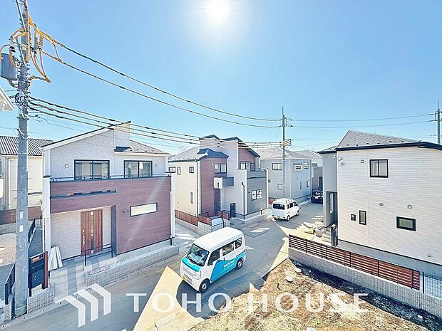 その豊かな眺望にふさわしい空間には、通風 採光にも優れ、心地よい光と風があふれています。