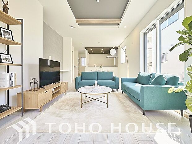 毎日の暮らしに癒しをもたらす居心地の良いリビングです。(※家具・家電等はCG加工です)