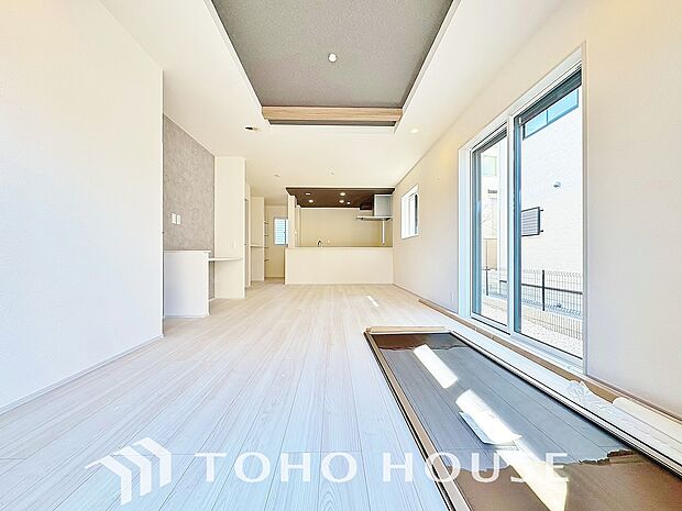 忙しい朝でも、しっかり家族が揃って食事をして頂けるゆとりある大きさのダイニングスペース。