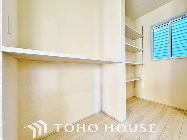 お子様のおもちゃやゴルフバック等、大きなお荷物をお持ちの方や、お荷物が多い方でも安心のスペースです。