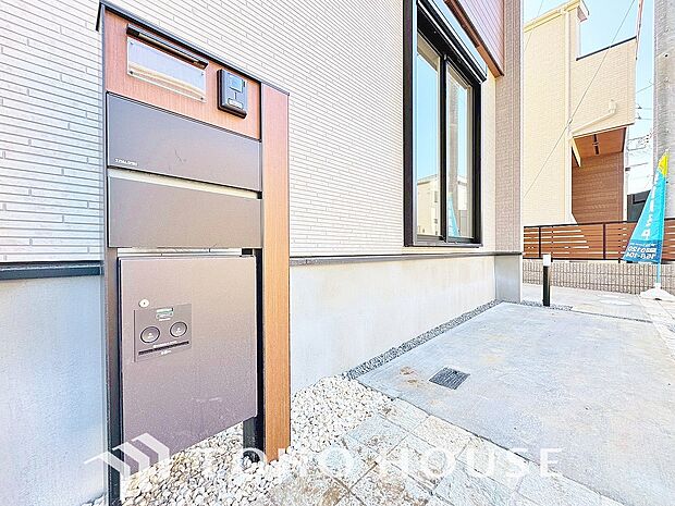 宅配ボックスは、ネットショッピングなどによって増加傾向の小型のお届け物の受け取りにができて便利です。