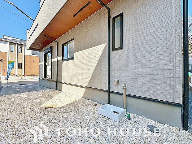 日当たりも良く、家庭菜園や植栽を育てるのに適したお庭はこれからの生活に緑という癒しを与えてくれます。