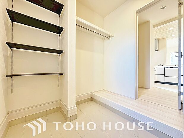 少しでも空いているスペースを収納にすることで、無駄のない空間を演出しております。