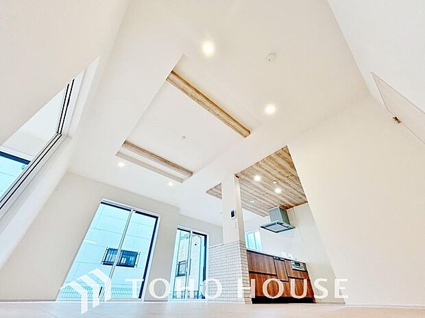 作り手の「気持ちの良いリビングでお過ごししていただきたい」という思いを感じさせます。