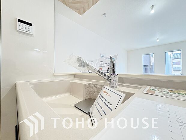 安全でおいしい水を手軽に。ボタンひとつで浄水と原水に切り替えられる浄水器一体型水洗を使用。