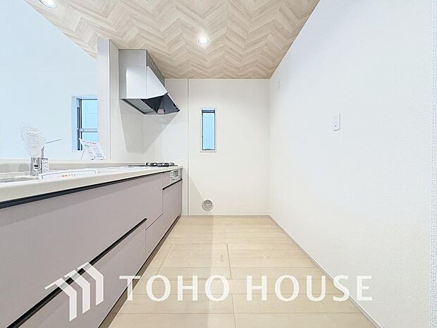 お料理の上手な方が独壇場でお料理の腕を披露するスタイルに向いているキッチンです。