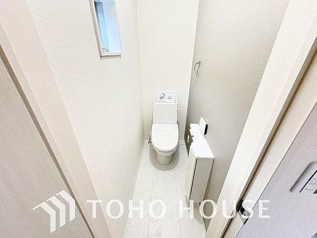 清潔な空間であって頂けますように、目に留まるだけではなく汚れをふき取り易いフロアと壁紙をチョイス。