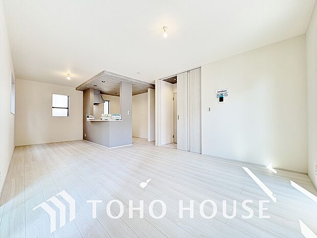 造りこんだ空間演出の妙が生み出す光と質のハーモニーはこの住宅のクオリティの良さを実感させてくれます。