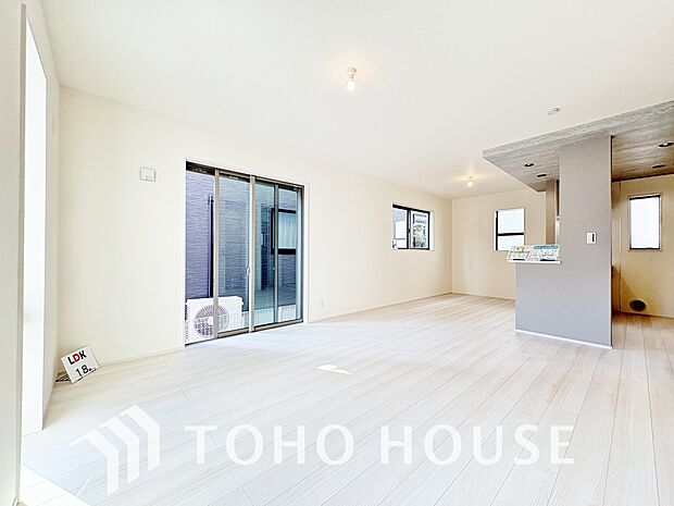 家は、ただ生活する場ではなく、笑顔の毎日、安らぎの日々のために、暮らしを愉しく、快適にする場所。