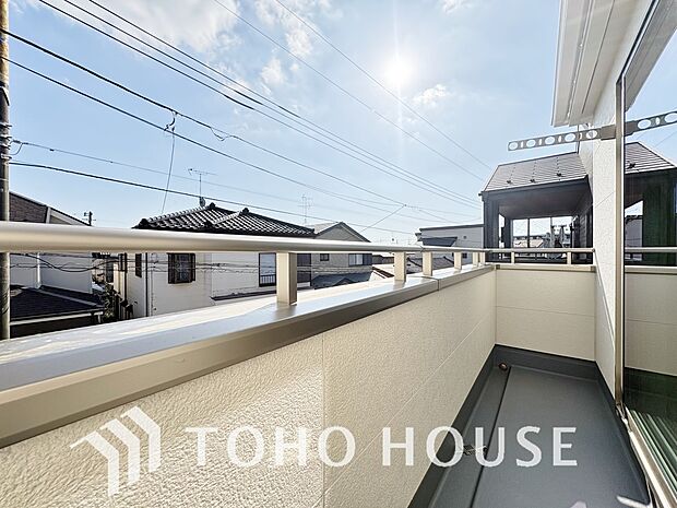 夜空の煌めきや、室内への通風や採光へ一役。ガーデニング等も充分に楽しめる広さを確保しております。