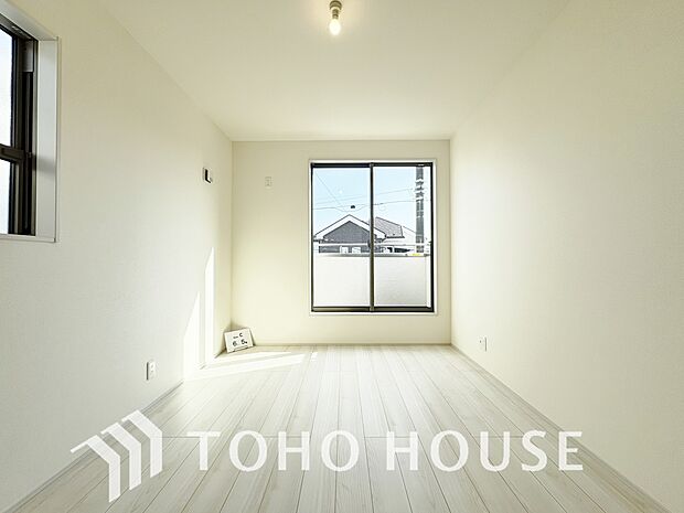 一日の疲れを癒やしてくれる主寝室。時を忘れて過ごす場所として過ごせるお部屋。