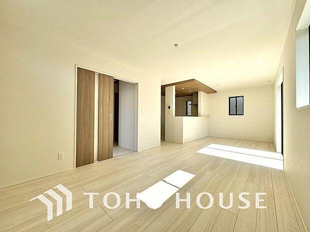 作り手の「気持ちの良いリビングでお過ごししていただきたい」という思いを感じさせます。