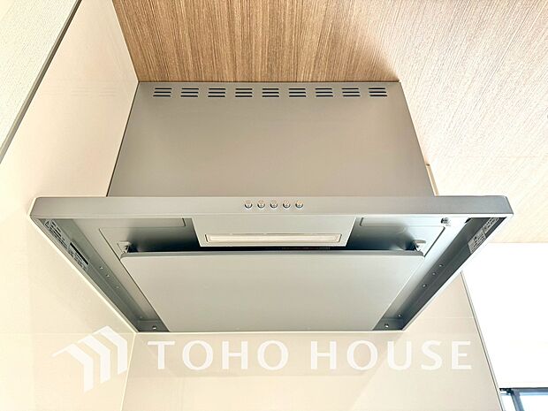 昨今主流のスリムタイプのレンジフード。スタイリッシュな見た目からインテリアとしても人気がある型です。