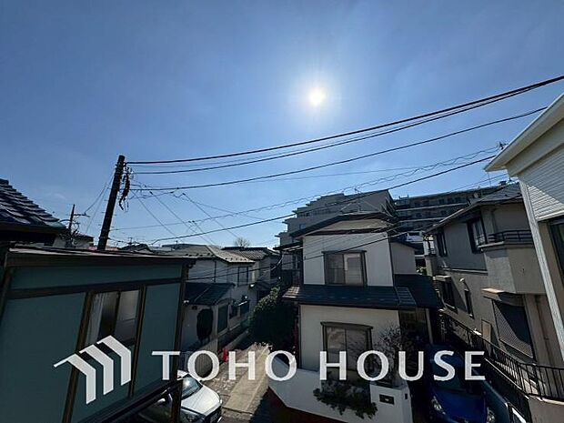 その豊かな眺望にふさわしい空間には、通風・採光にも優れ、心地よい光と風があふれています。