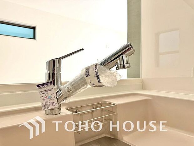 浄水器ボタンひとつで浄水と原水に切り替えられる浄水器一体型水栓を使用。