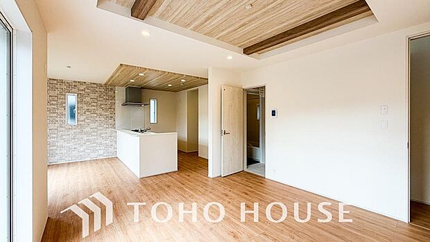 造りこんだ空間演出の妙が生み出す光と質のハーモニーはこの住宅のクオリティの良さを実感させてくれます。