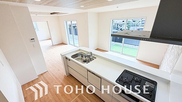 広々キッチンを採用。みんなで作った料理を召し上がりながらの会話は、どのような物になるのでしょうか。