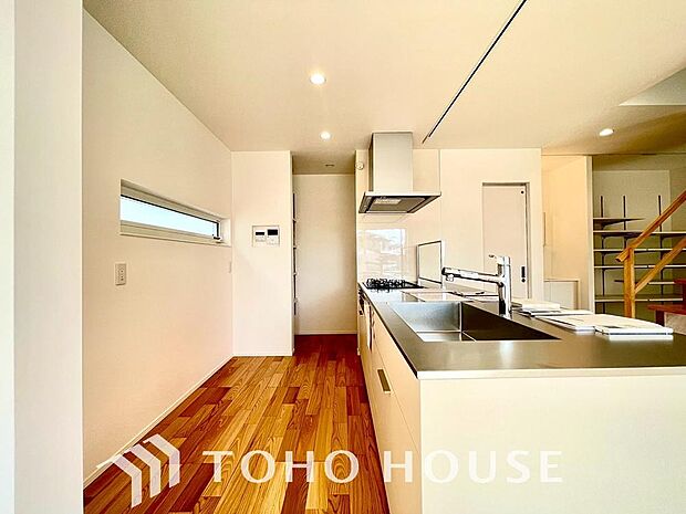 広々キッチンを採用。みんなで作った料理を召し上がりながらの会話は、どのような物になるのでしょうか。