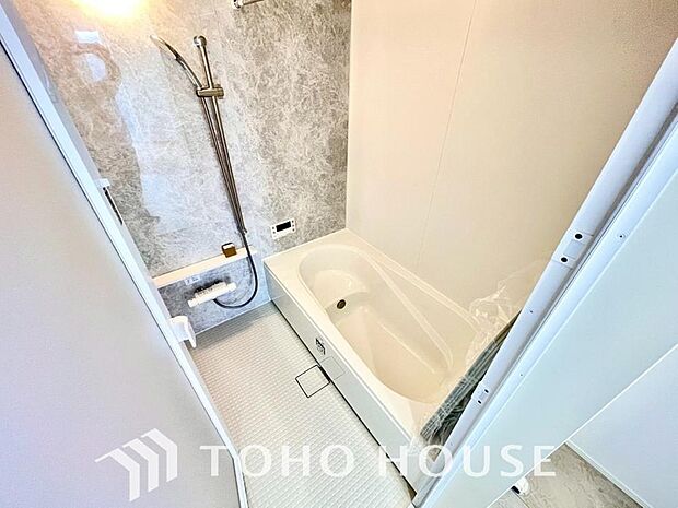 心地よいバスタイムを演出する浴室はゆとりあるサイズを採用。