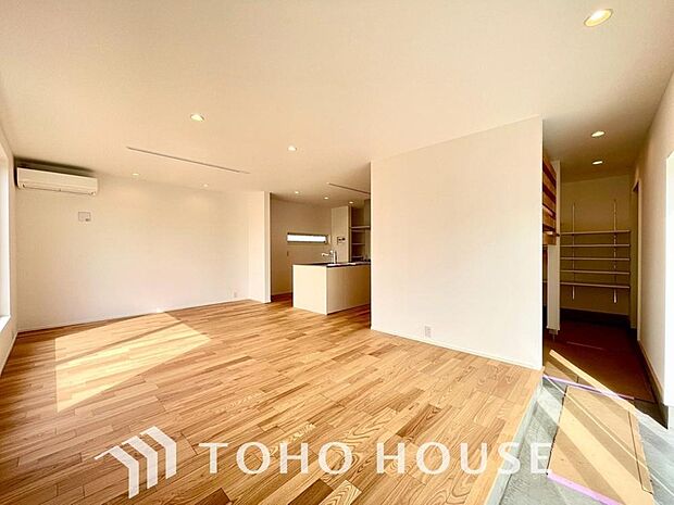 作り手の「気持ちの良いリビングでお過ごししていただきたい」という思いを感じさせます。