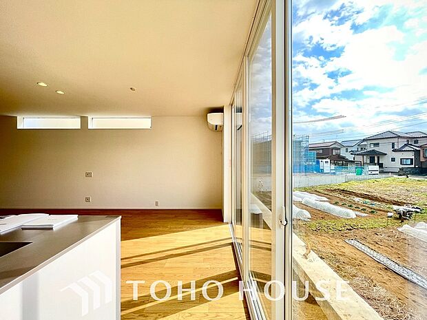 造りこんだ空間演出の妙が生み出す光と質のハーモニーはこの住宅のクオリティの良さを実感させてくれます。