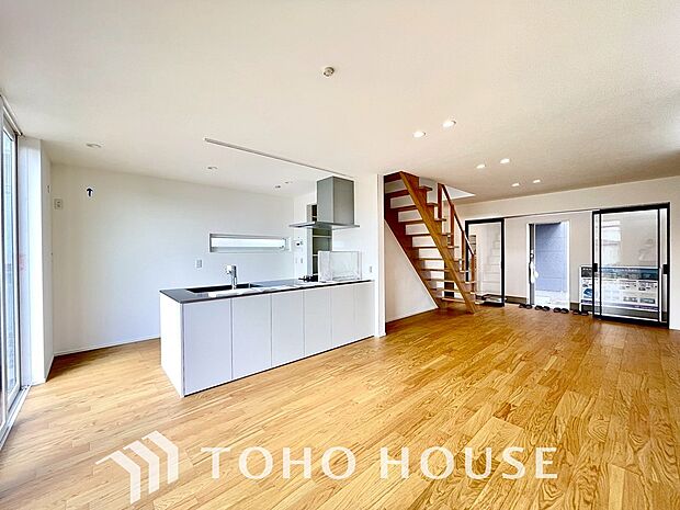 作り手の「気持ちの良いリビングでお過ごししていただきたい」という思いを感じさせます。