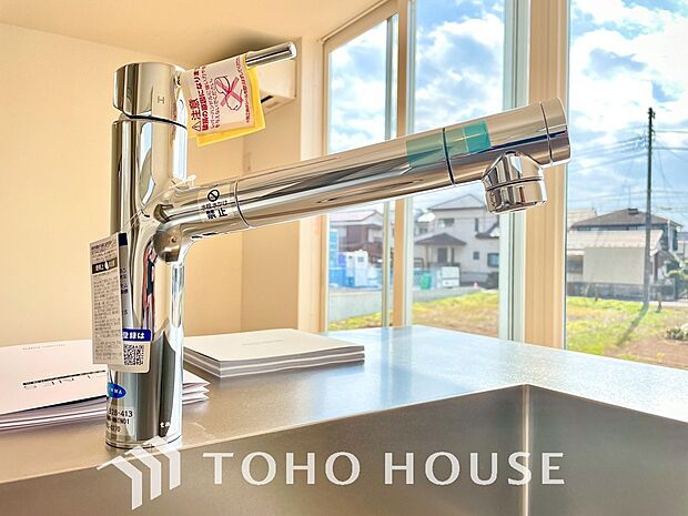 ワンタッチで浄水と原水を切り替えできる浄水器一体型水栓は水道水に含まれる有害物質を除去してくれます。