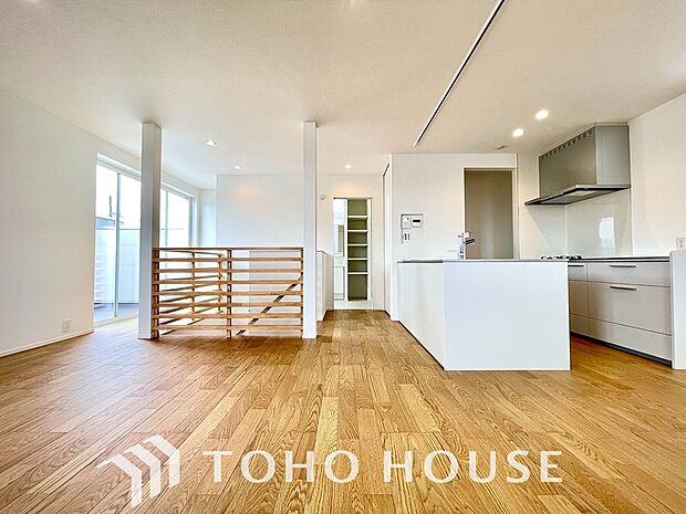 家は、ただ生活する場ではなく、笑顔の毎日、安らぎの日々のために、暮らしを愉しく、快適にする場所。